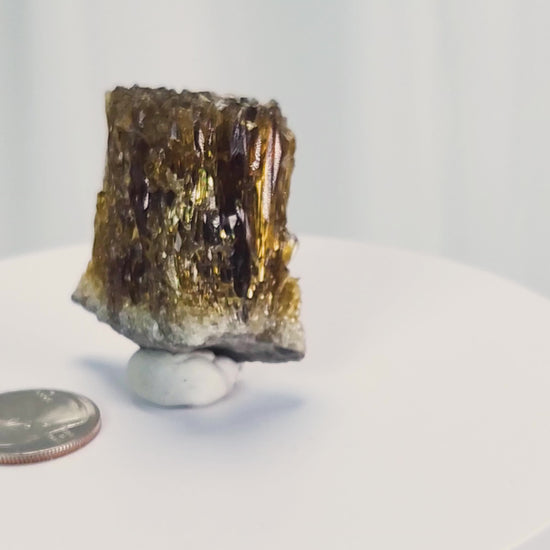 Metaphysically, Amber Calcite radiates vitality, optimism, and grounding warmth. Its energy cleanses spaces, amplifies intentions, and supports confidence, motivation, and clarity