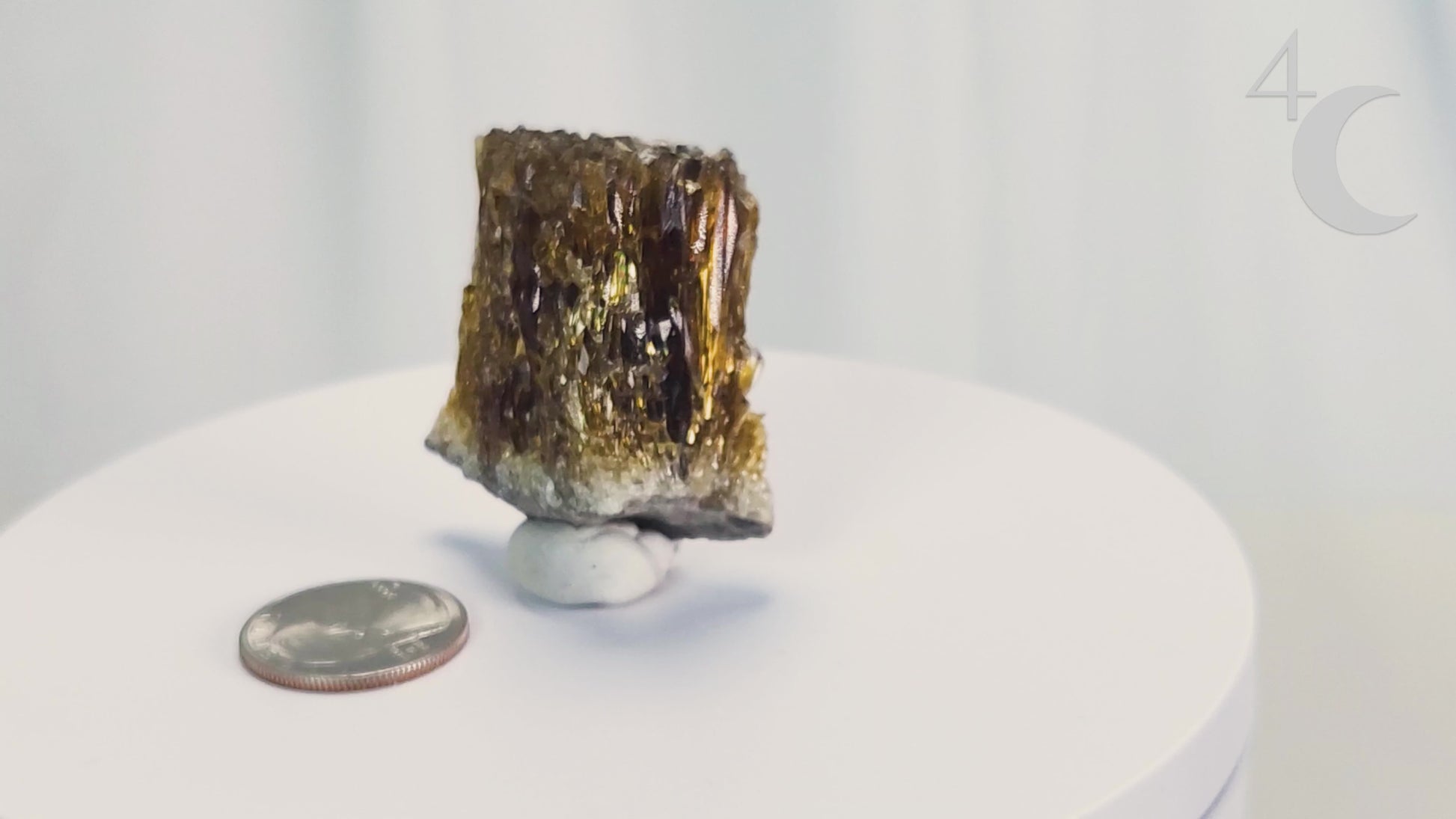 Metaphysically, Amber Calcite radiates vitality, optimism, and grounding warmth. Its energy cleanses spaces, amplifies intentions, and supports confidence, motivation, and clarity