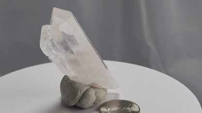 Our Lithium Quartz crystals are to die for. These dazzling specimens are astonishingly crystal clear with the softest touches of pinks and mauves. The Lumerian lines are so crisp and clean you can almost hear the ancient stories pouring out of them. These beauties will take your breath away, we kid you not. www.4crones.com