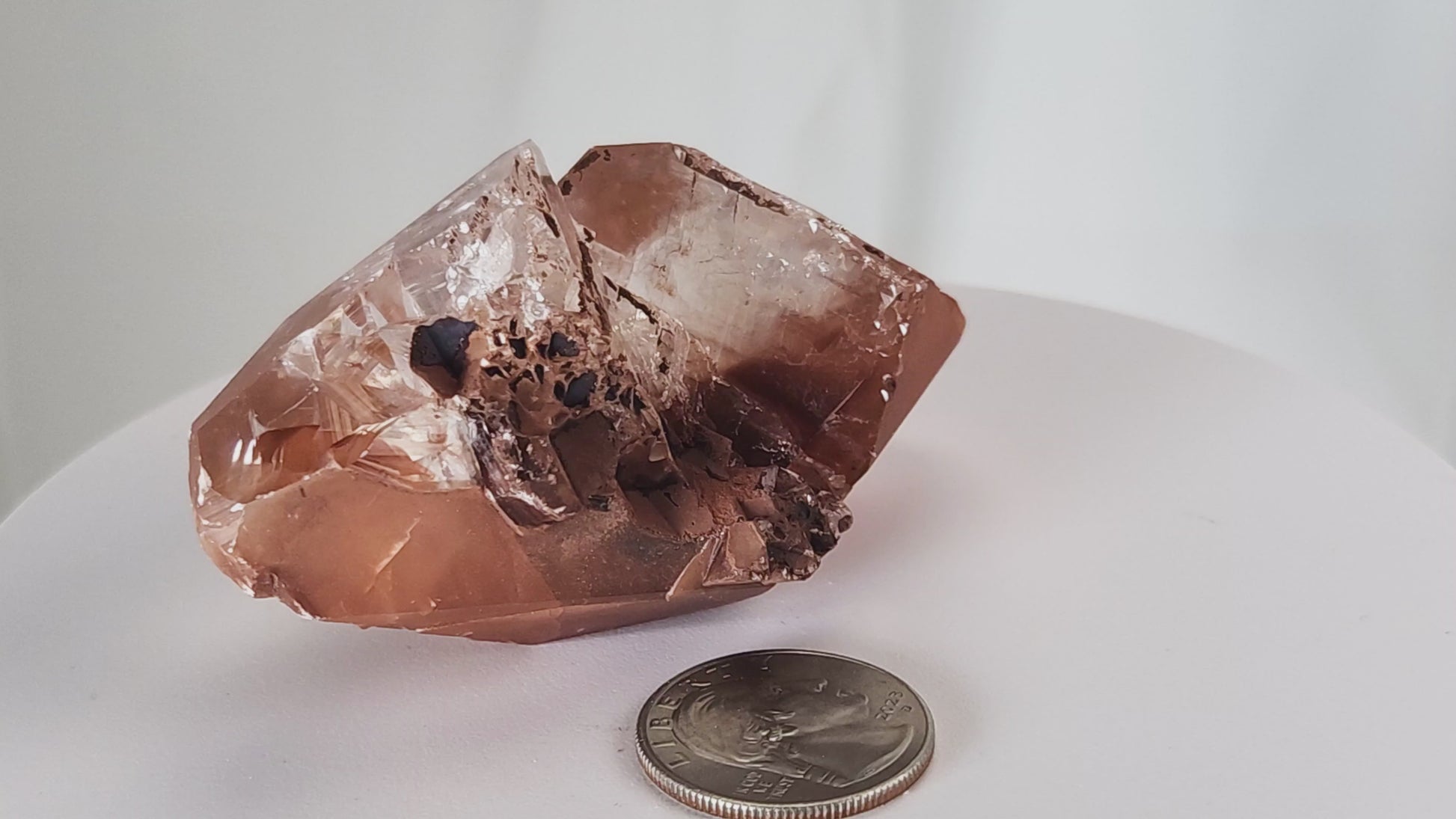 Red Diamond Calcite, glassy, gemmy diamond shaped geometries otherwise known as rhombohedrons and or scalenohedrons are combined with iron oxide hematoid inclusions. www.4crones.com