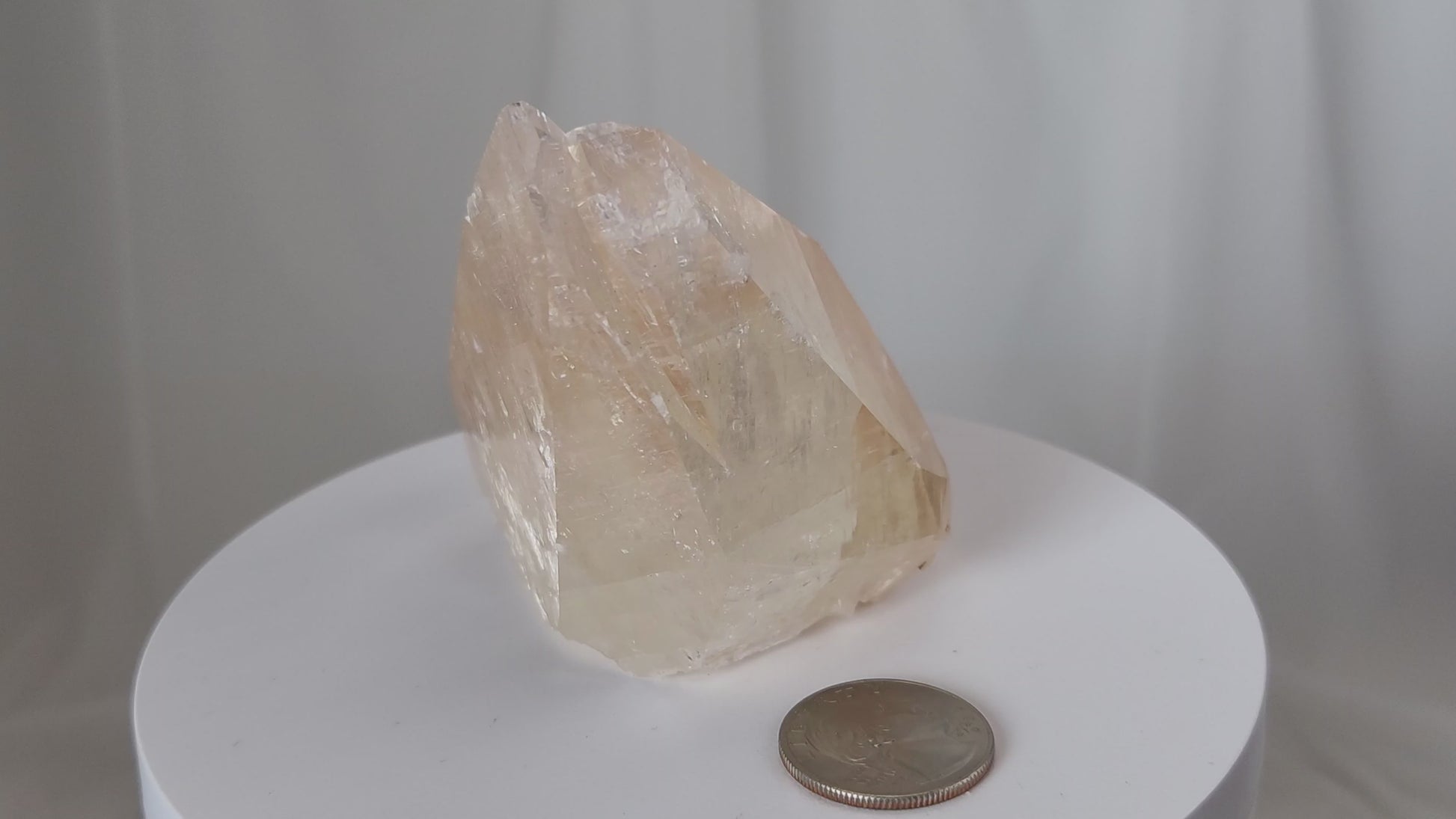 Red Diamond Calcite, glassy, gemmy diamond shaped geometries otherwise known as rhombohedrons and or scalenohedrons are combined with iron oxide hematoid inclusions. www.4crones.com