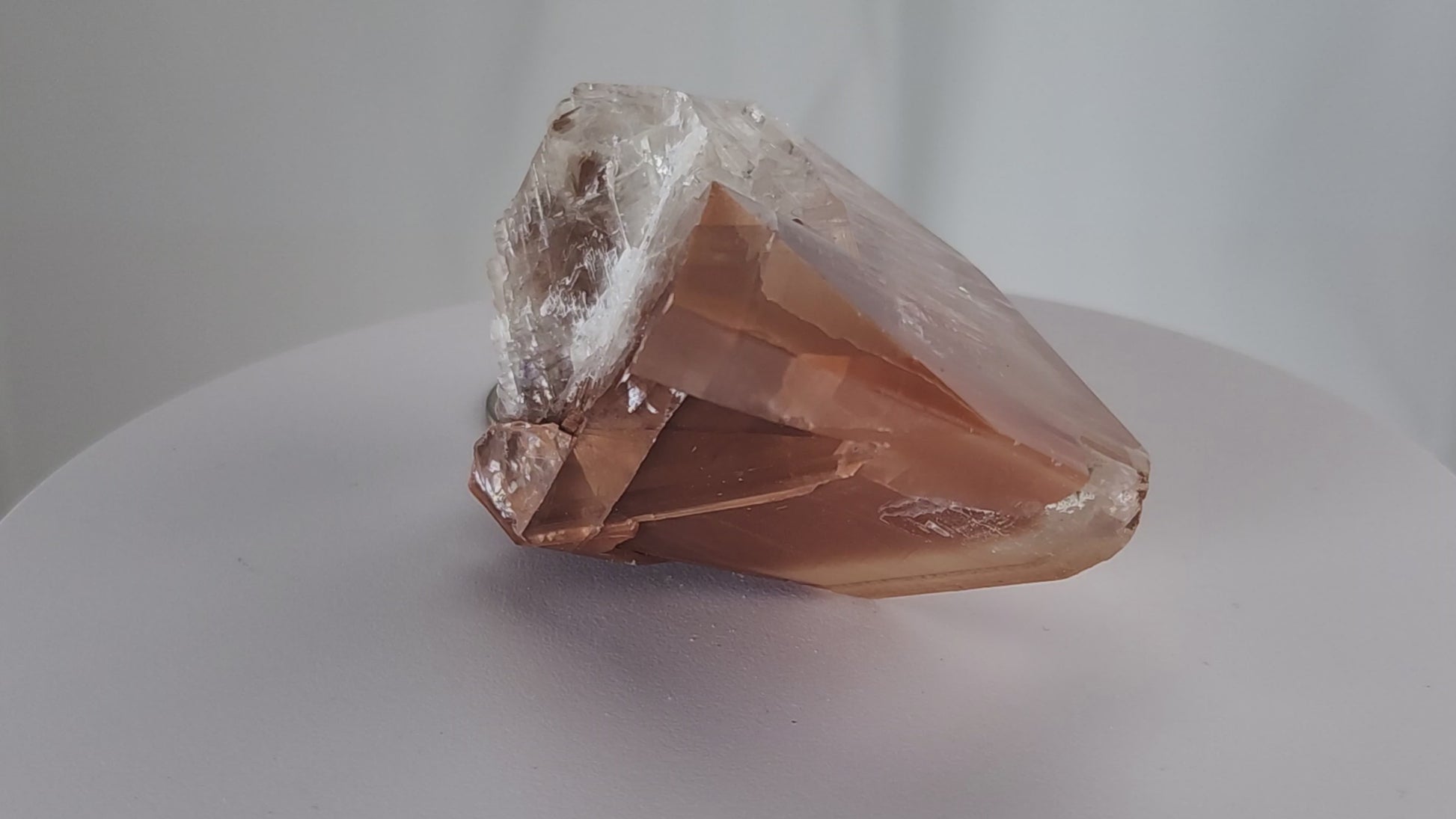 Red Diamond Calcite, glassy, gemmy diamond shaped geometries otherwise known as rhombohedrons and or scalenohedrons are combined with iron oxide hematoid inclusions. www.4crones.com