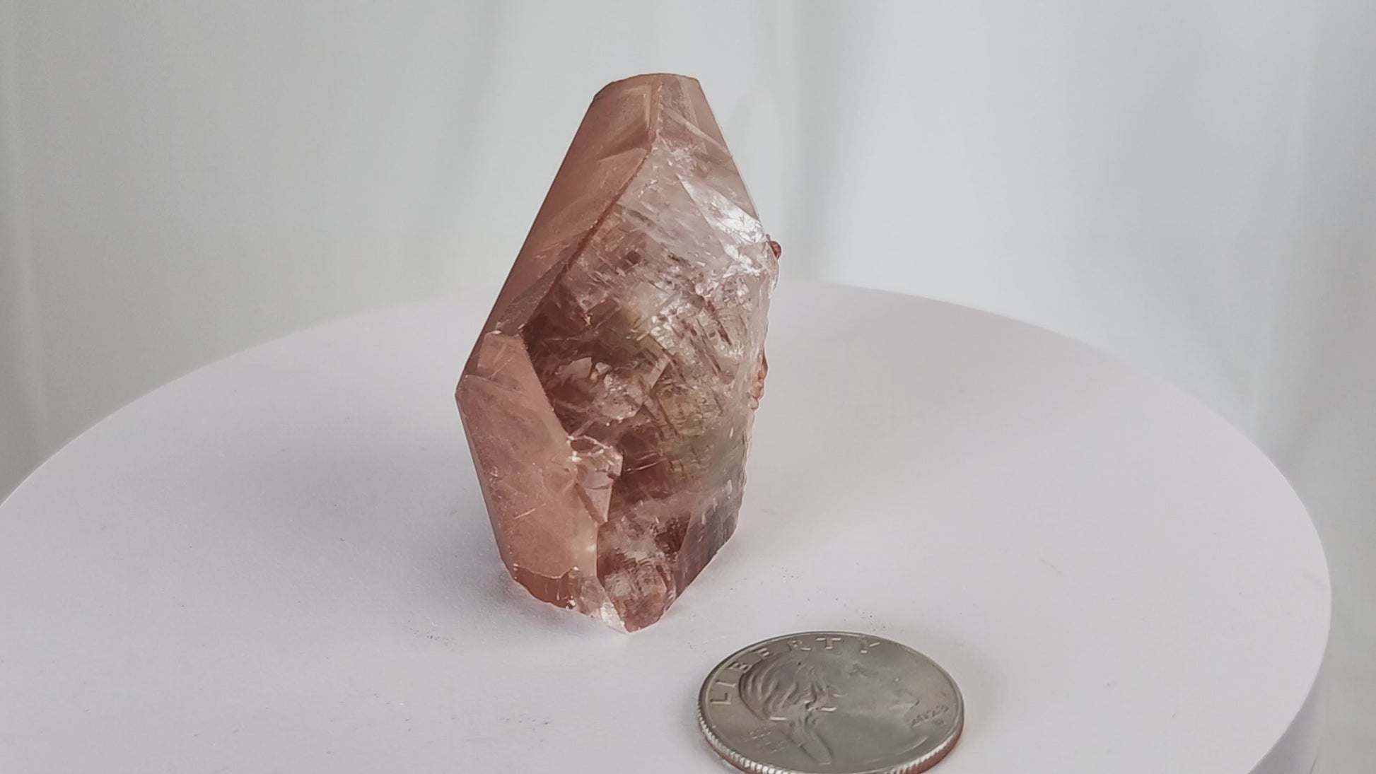 Red Diamond Calcite, glassy, gemmy diamond shaped geometries otherwise known as rhombohedrons and or scalenohedrons are combined with iron oxide hematoid inclusions. www.4crones.com